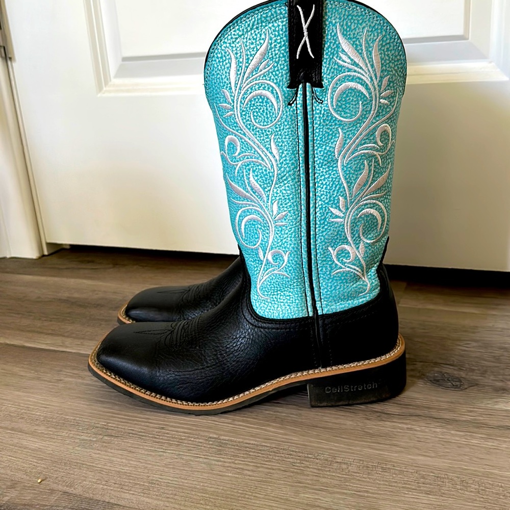 Don’t use them anymore never been worn show boots